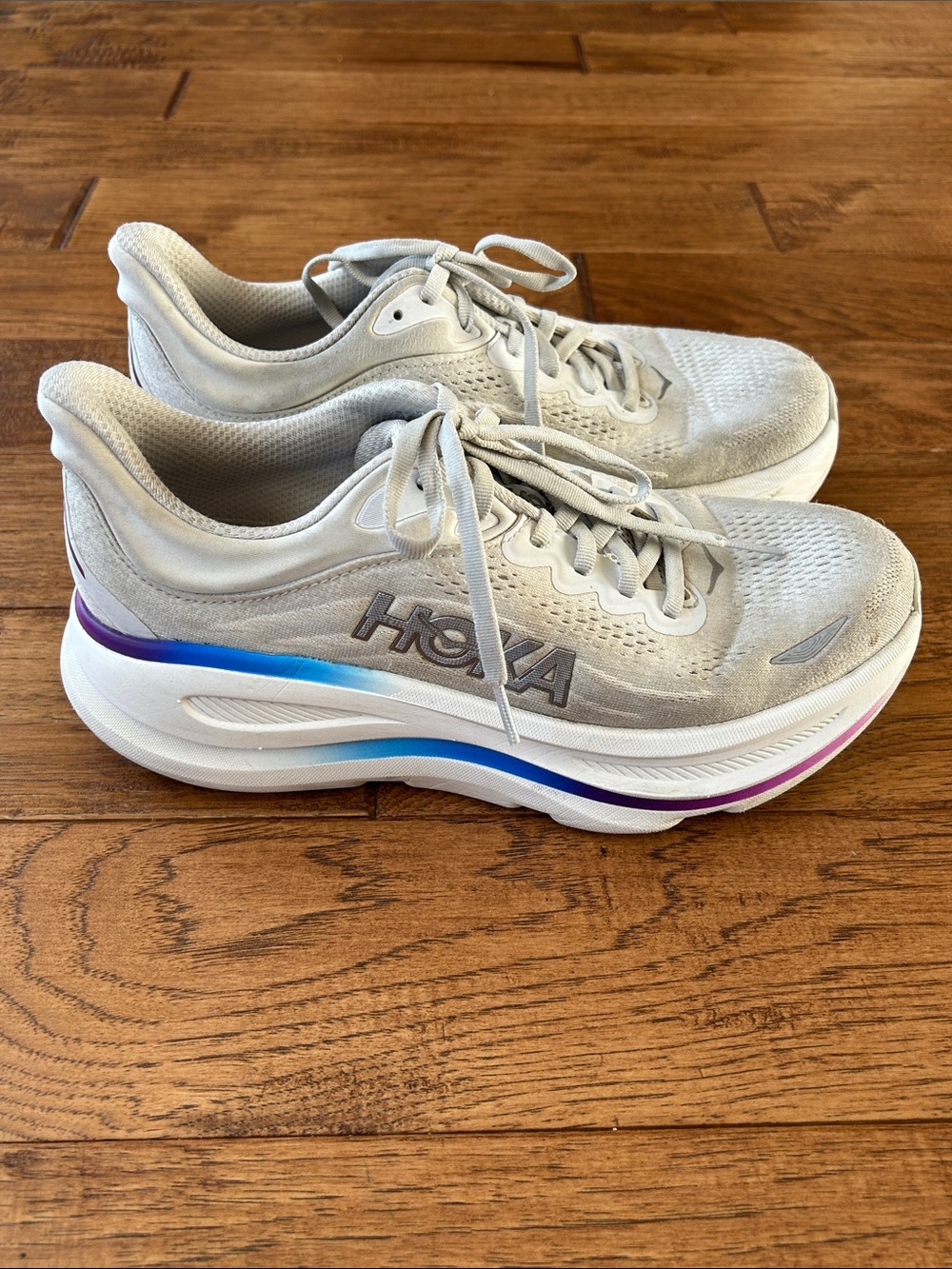 Hoka One One Bondi 9 Cushioned Running Shoes Gray White Womens Size 8